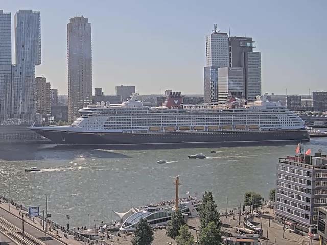 Disney Dream aan de Cruiser Terminal Rotterdam